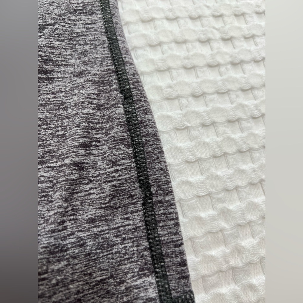 Patagonia Woman’s Heather Grey Centered Yoga Crop Leggings - Picture 13 of 14